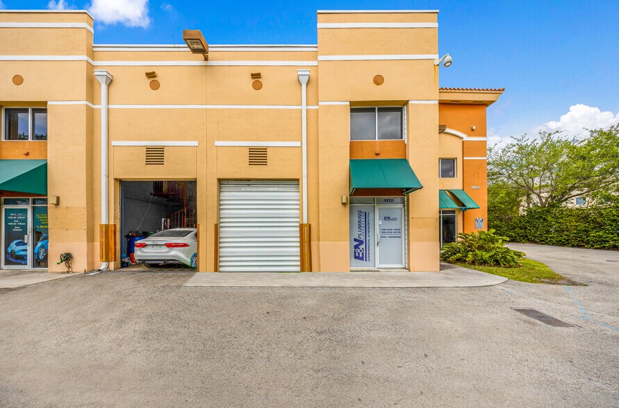 More Photos Of 11965 SW 142nd Ter, Miami Light Distribution For Lease