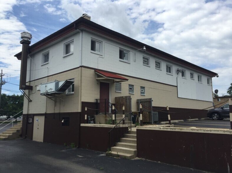 More Photos Of 1039 Sheridan Rd, Winthrop Harbor Apartments For Sale