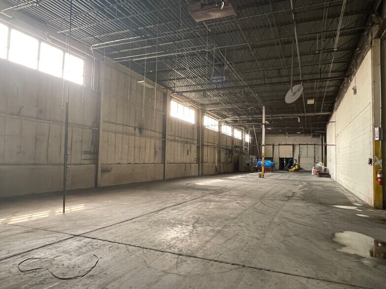 More Photos Of 5570 W 70th Pl, Bedford Park Manufacturing For Lease
