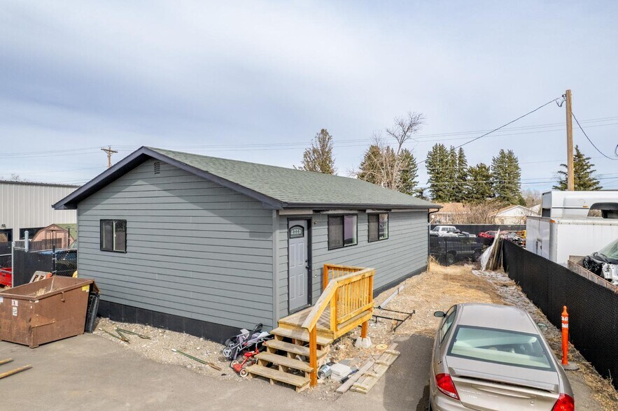 More Photos Of 528 Blackburn St, Cody Auto Repair For Sale