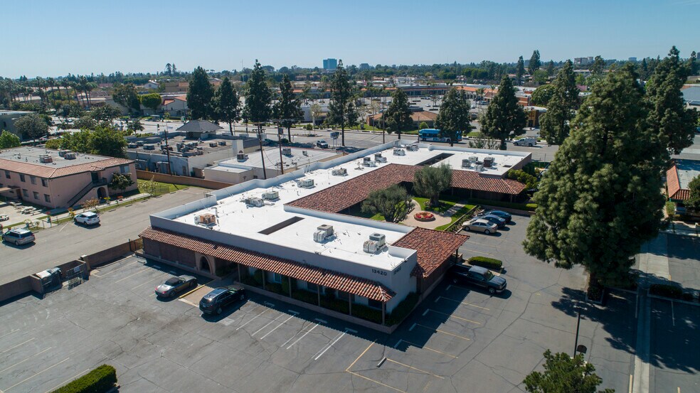 More Photos Of 13420 Newport Ave, Tustin Medical For Lease