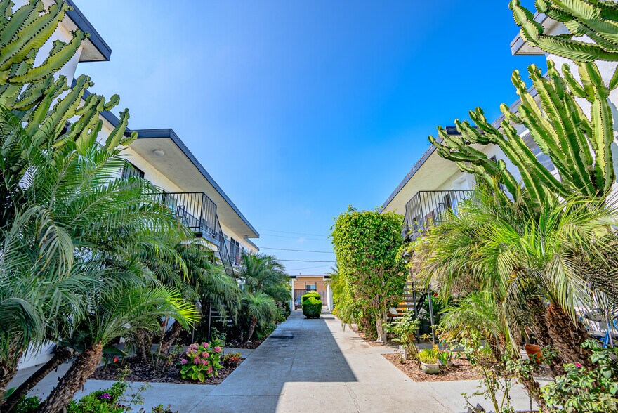 More Photos Of 725-727 Boulevard Ave, Imperial Beach Apartments For Sale