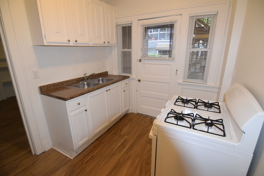 More Photos Of 9605 Lorain Ave, Cleveland Apartments For Sale