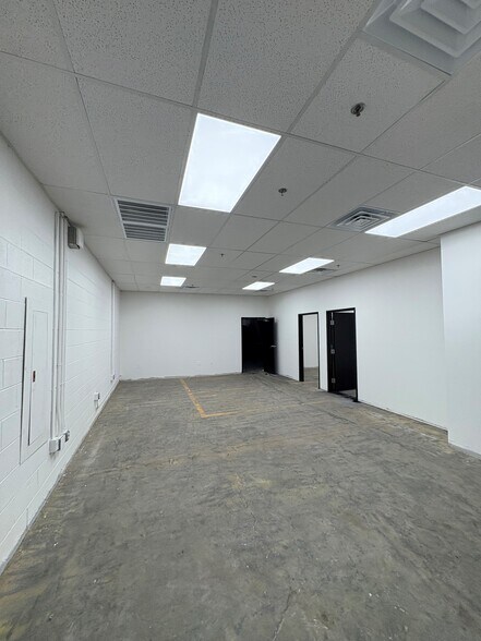 More Photos Of 530 E Pamalyn Ave, Las Vegas Unknown For Lease