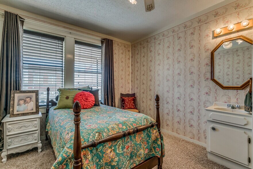 More Photos Of 200 E Blackjack St, Dublin Storefront Retail Residential For Sale