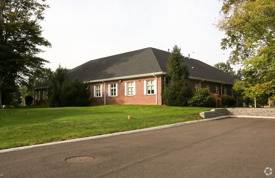 More Photos Of 564 White Pond Dr, Akron Office For Lease