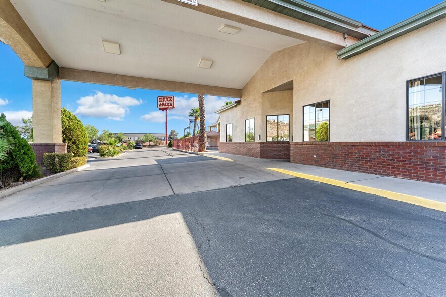 More Photos Of 260 W Main St, Vernal Hotel For Sale