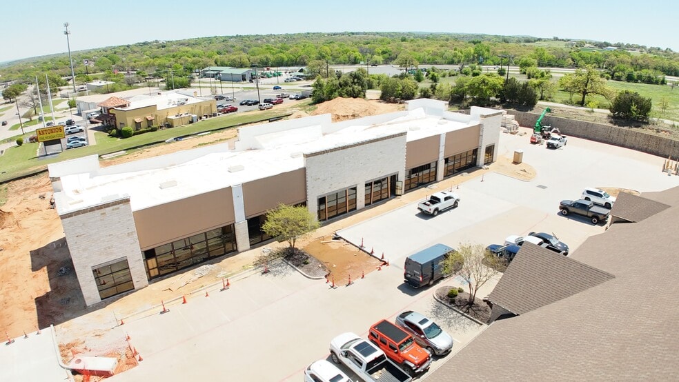 More Photos Of 1800 Santa Fe Dr, Weatherford Office For Lease