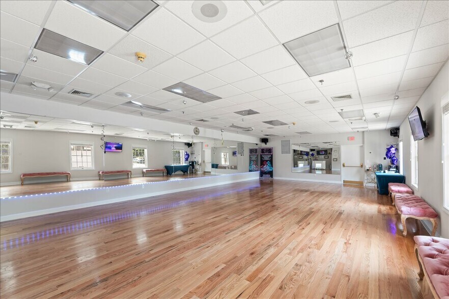 More Photos Of 2119 Post Rd, Fairfield Medical For Sale