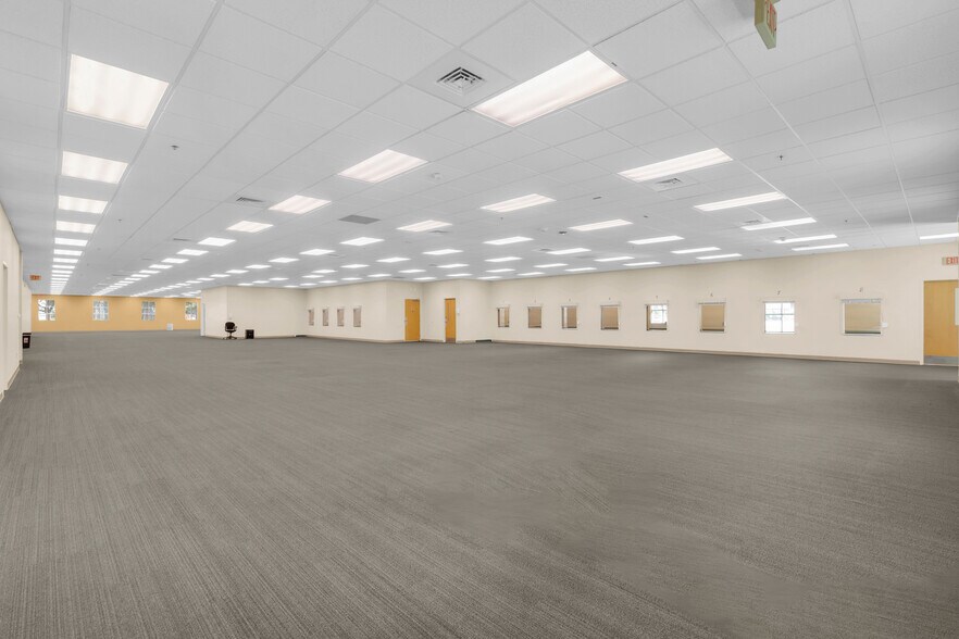 More Photos Of 1201 E Oak St, Kissimmee Office For Sale