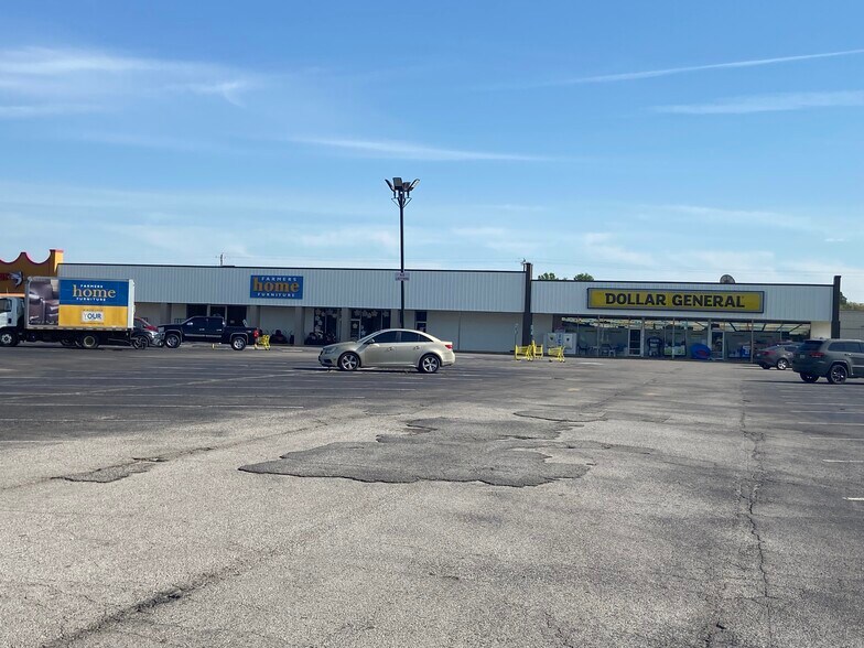 More Photos Of 15304 Court St, Moulton General Retail For Lease