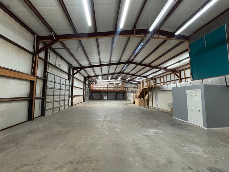 More Photos Of 2819 Louetta Rd, Spring Showroom For Lease