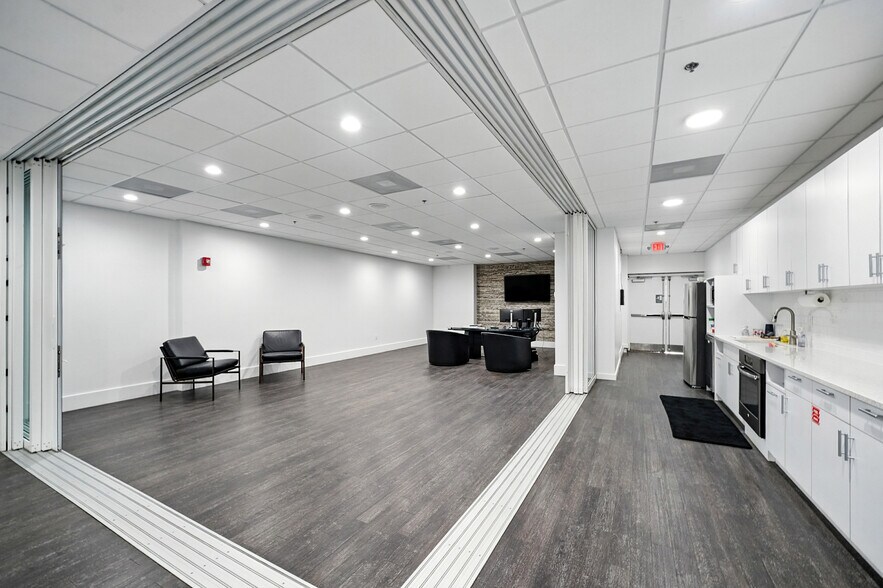 More Photos Of 320 1st St N, Jacksonville Beach Office Residential For Lease