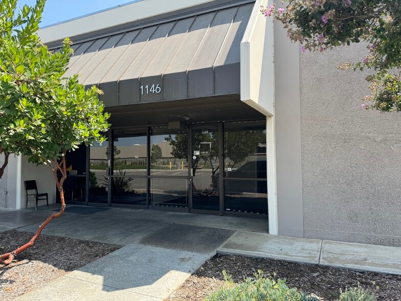 More Photos Of 1146-1158 E Valencia Dr, Fullerton Light Manufacturing For Lease