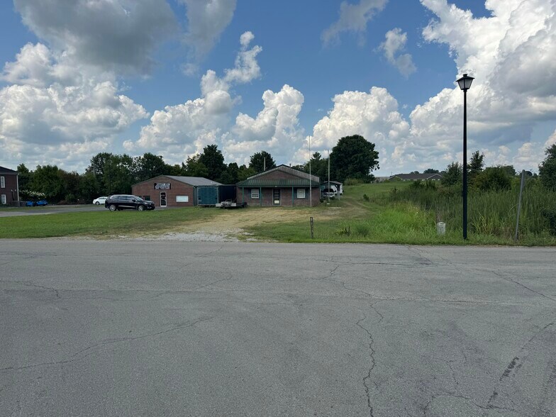 More Photos Of 818 Morton Ave, Bardstown Flex For Sale