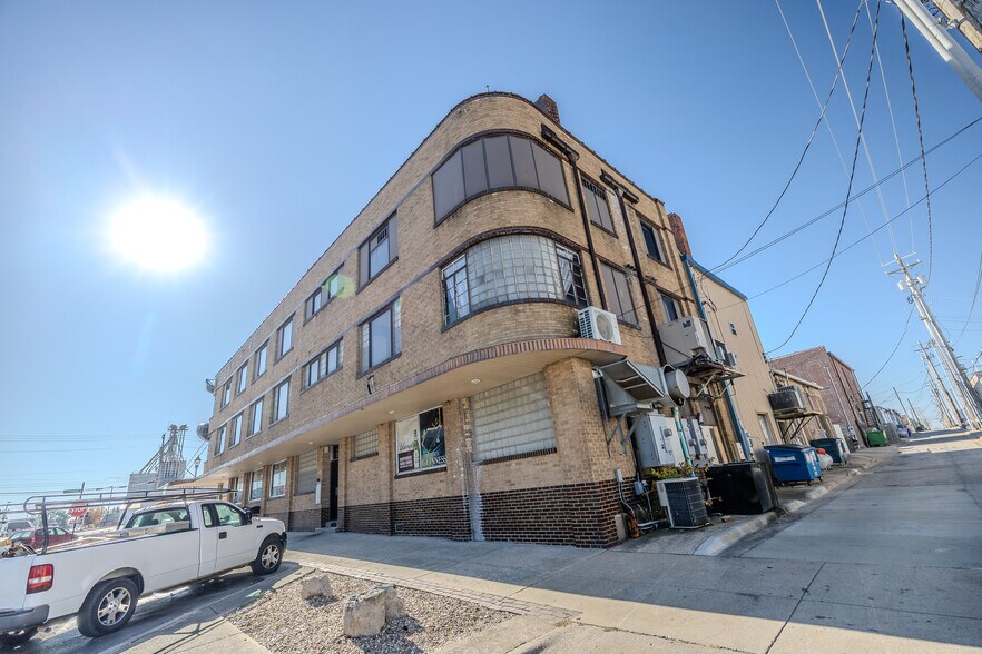 More Photos Of 201 W Commercial St, Lebanon Office For Sale