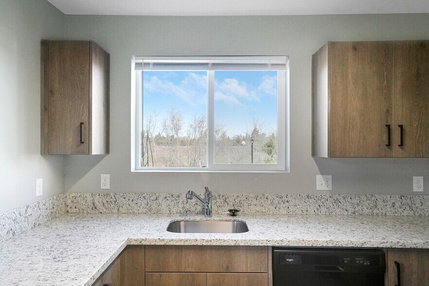 More Photos Of 354 S 8th St, Carlton Multifamily For Sale