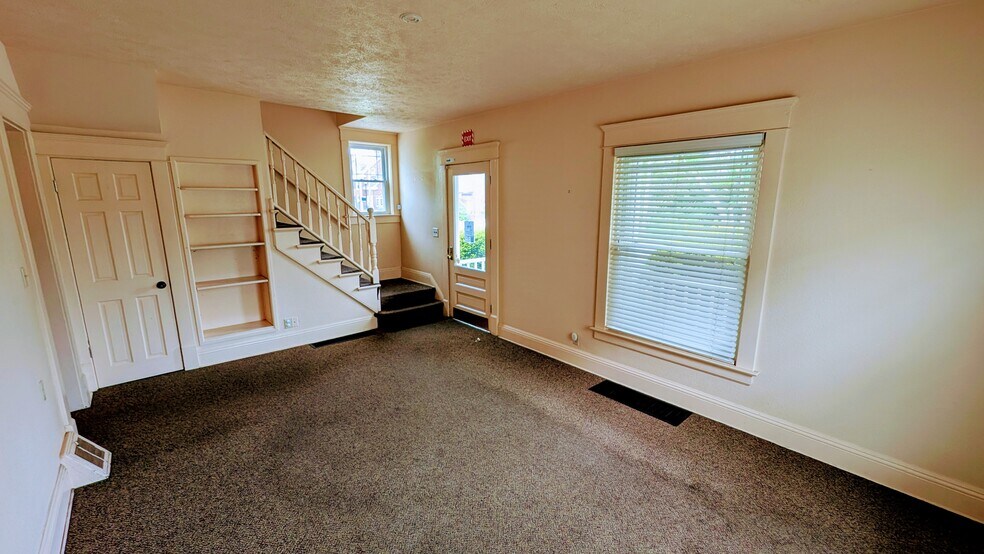 More Photos Of 607 Lincolnway W, Mishawaka Office Residential For Sale