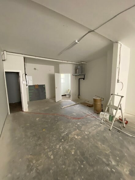 More Photos Of 3185 Broadway W, Vancouver Storefront For Lease