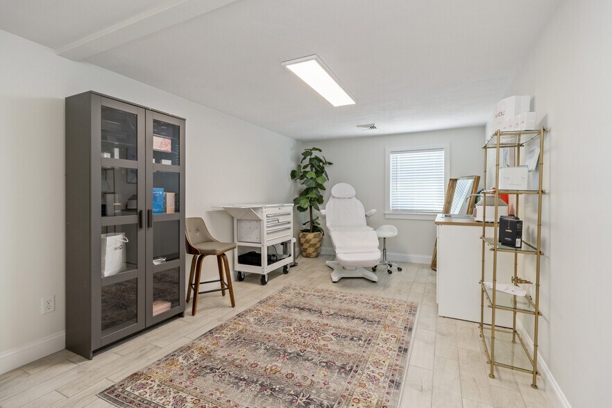 More Photos Of 712 Main St, Hyannis Storefront Retail Office For Sale