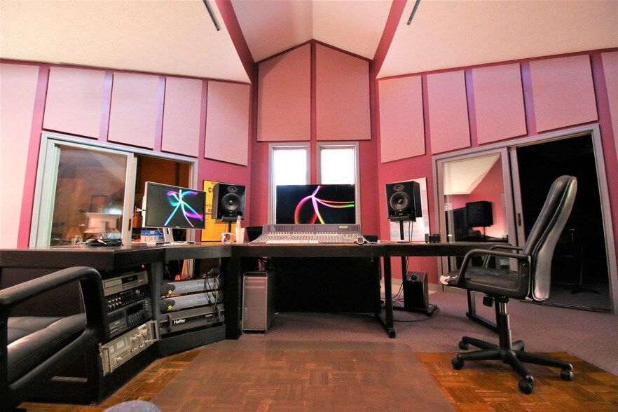 More Photos Of 4700 Northwest Plaza West Dr, Zionsville Loft Creative Space For Sale