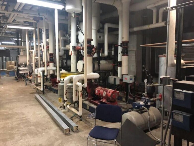 More Photos Of 901-934 Center St, Elgin Hospital For Sale