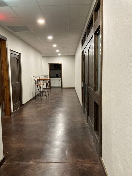 More Photos Of 1420 N Main St, Gladewater Warehouse For Lease