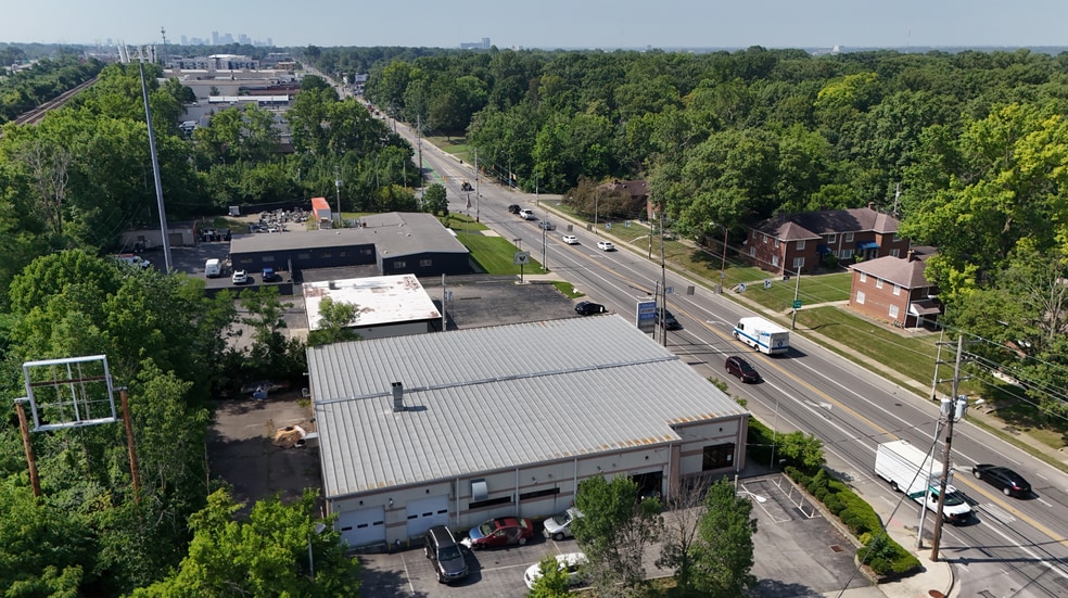 More Photos Of 4100 Indianola Ave, Columbus Auto Repair For Sale