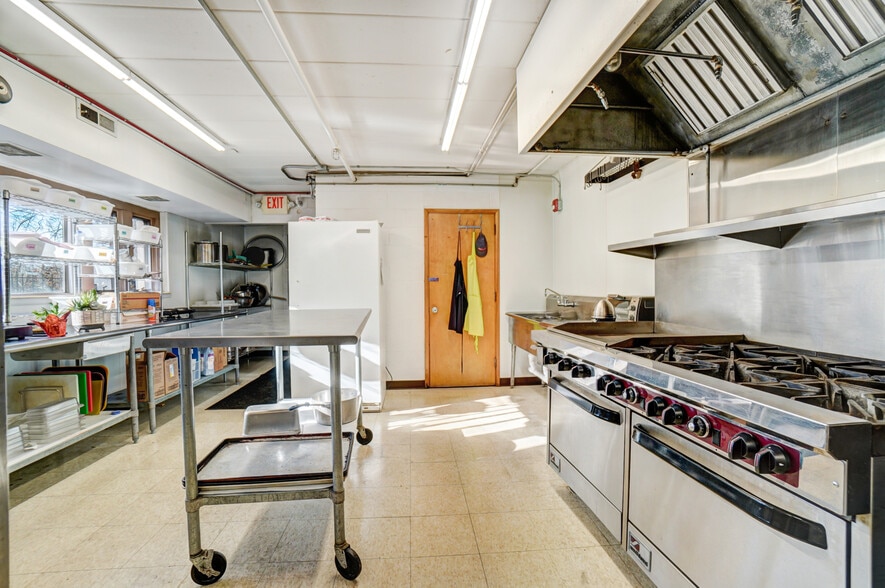 More Photos Of 501 N Wittenberg Ave, Springfield Sorority Fraternity House For Sale