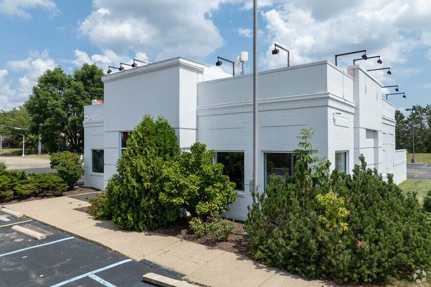 More Photos Of 1245 Pearl Rd, Brunswick Fast Food For Lease