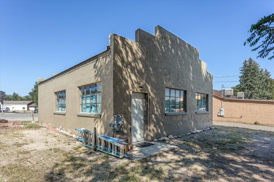 More Photos Of 249 W Rainbow Blvd, Salida Flex For Sale