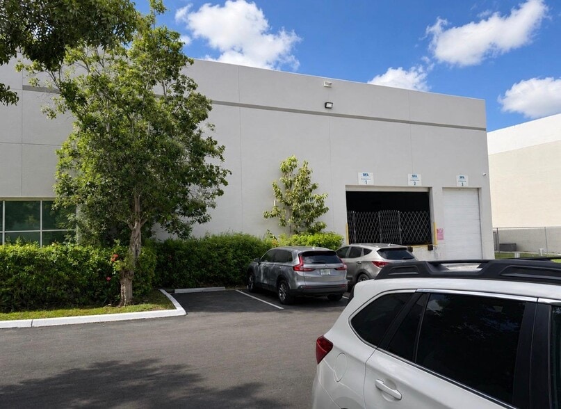 More Photos Of 10871 NW 33rd St, Miami Warehouse For Lease