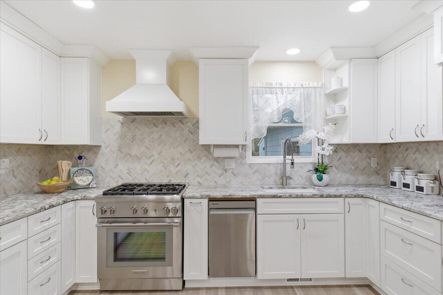 More Photos Of 2517 NW Gibson Hill Rd, Albany Specialty For Sale