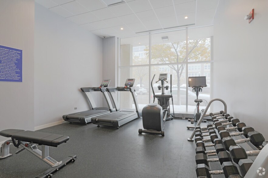 More Photos Of 2111 S Michigan Ave, Chicago Apartments For Lease