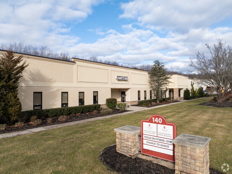 More Photos Of 140 Belle Meade Rd, Setauket Medical For Lease