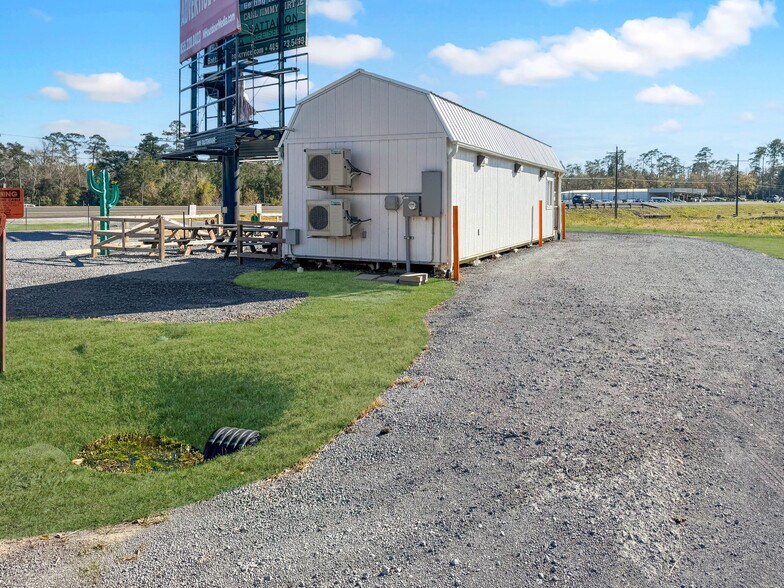 More Photos Of 1310 Highway 96 S, Silsbee Flex For Sale