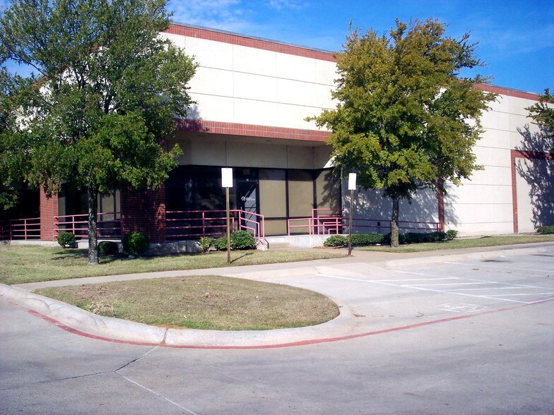 More Photos Of 3917 Morse St, Denton Distribution For Lease