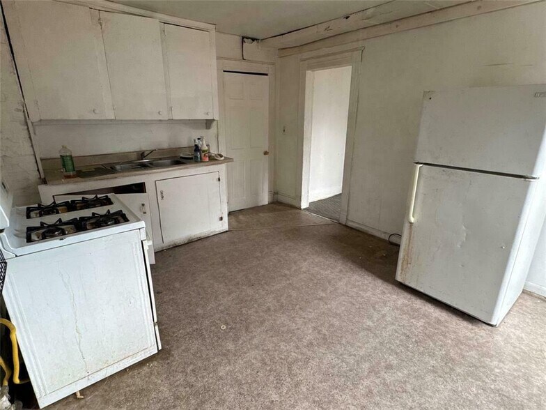 More Photos Of 99 Robinson St, Binghamton Multifamily For Sale