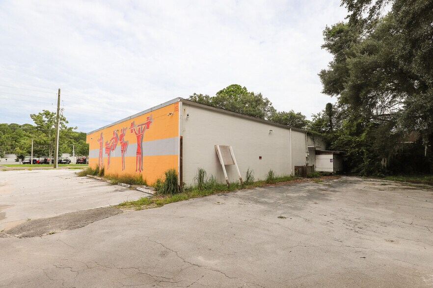 More Photos Of 1947 N Main St, Gainesville Freestanding For Sale