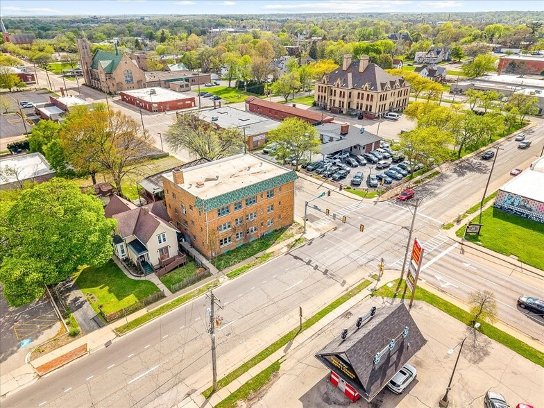 More Photos Of 204 S 6th St, Rockford Apartments For Sale