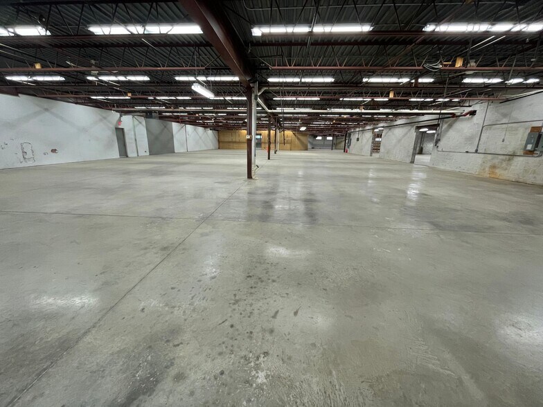 Primary Photo Of 115 Centennial Rd, Shelburne Warehouse For Lease