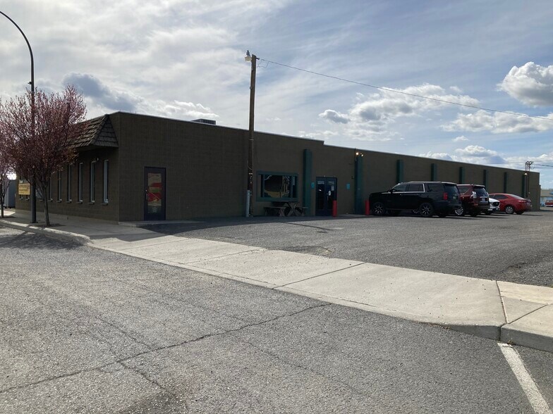 More Photos Of 641 S Columbia Ave, Connell Bowling Alley For Sale