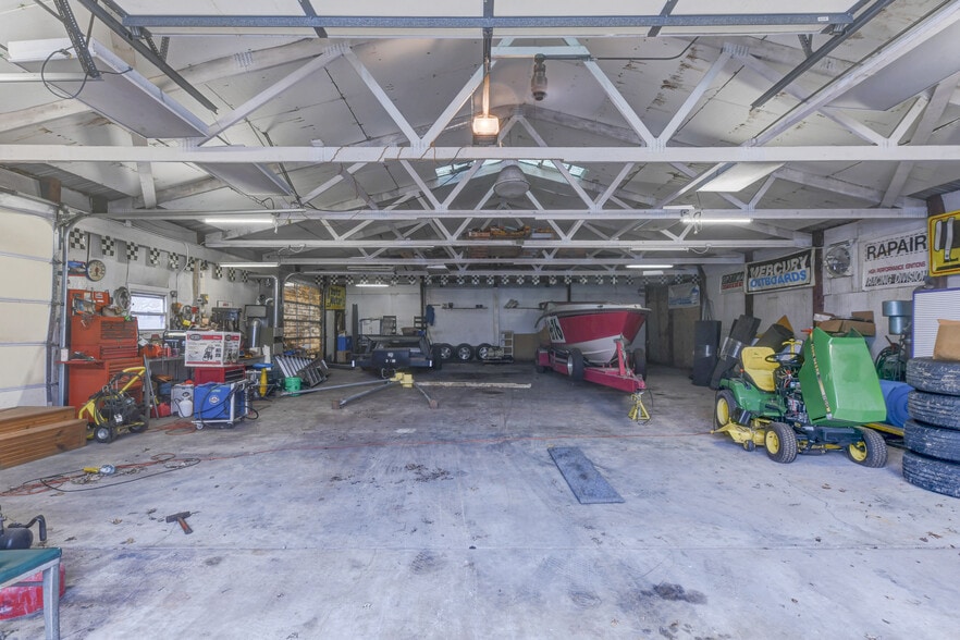 More Photos Of 135 E Main St, Glenwood General Retail For Sale