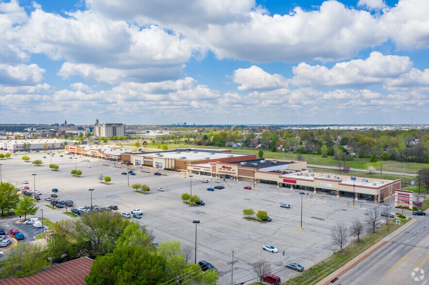More Photos Of 11011-11123 E 71st St, Tulsa Unknown For Lease