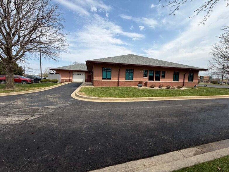 More Photos Of 3167 Robbins Rd, Springfield Office For Sale