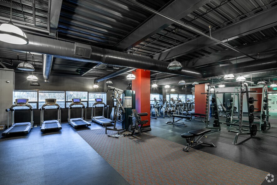 More Photos Of 695 US Highway 46, Fairfield Office For Lease