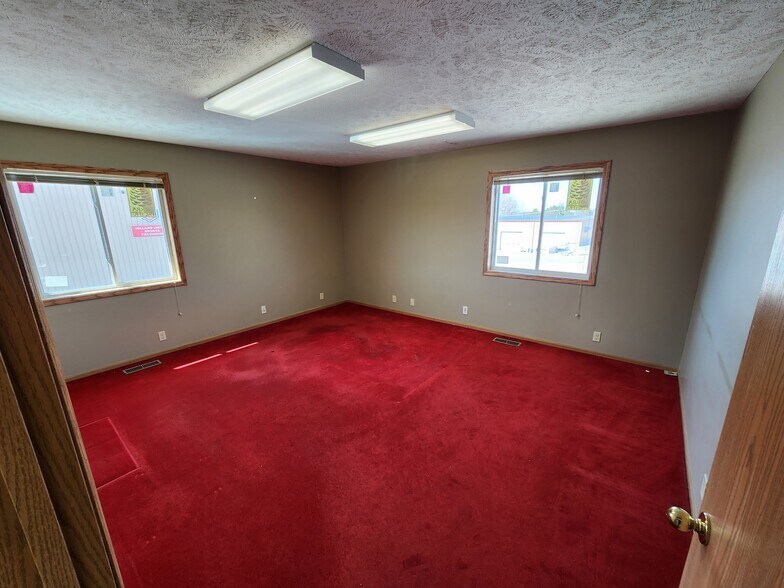 More Photos Of 10002 S 148th St, Omaha Office For Lease