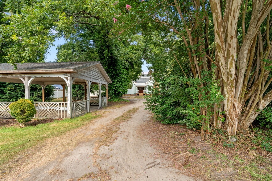 More Photos Of 202 W Main St, Sanford Office Residential For Lease