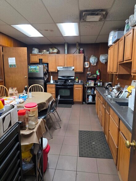 More Photos Of 3839-3841 N Kedzie Ave, Chicago Office For Sale