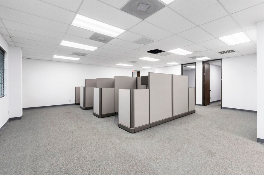 More Photos Of 17510 Red Oak Dr, Houston Office For Sale